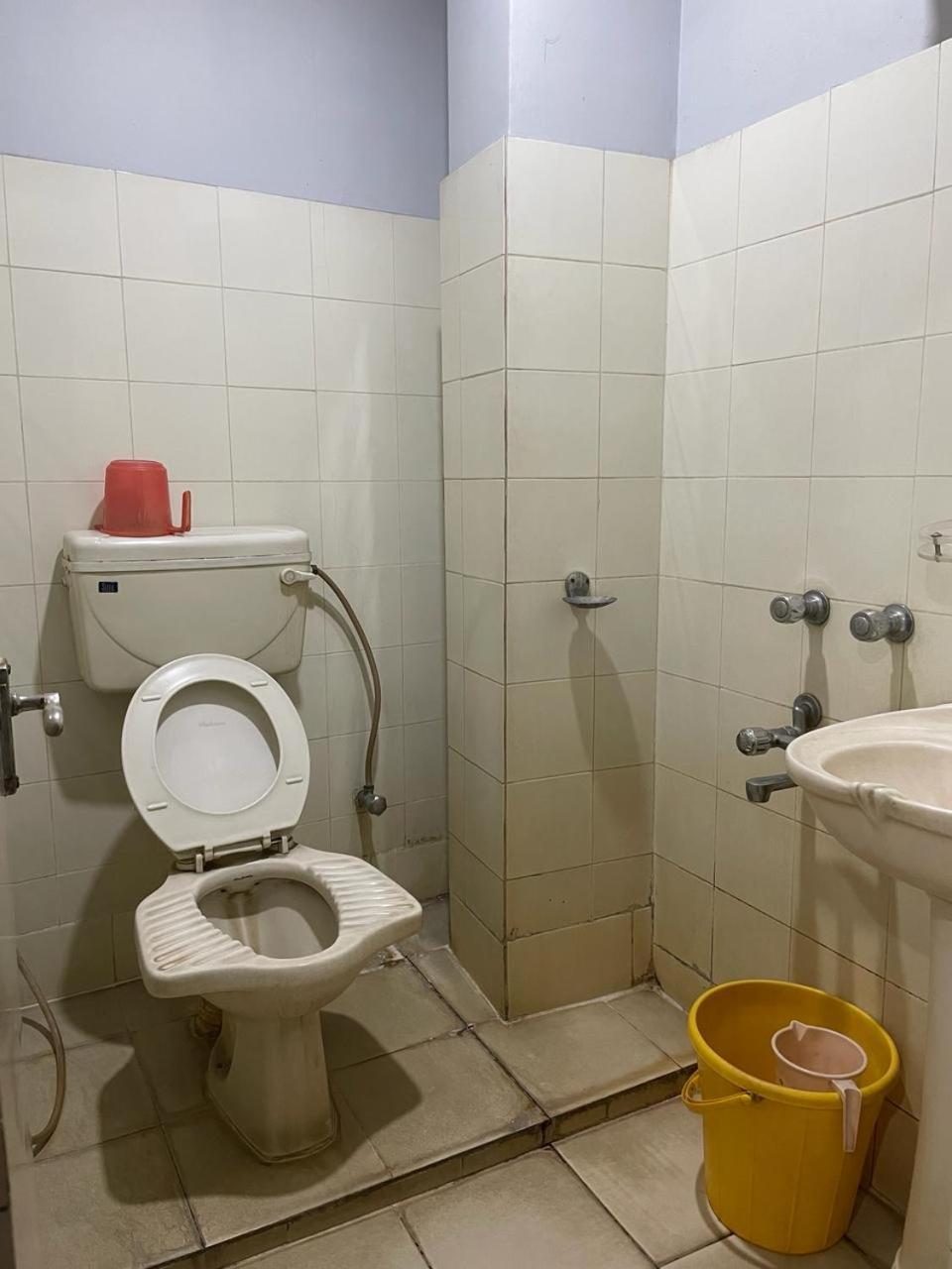 Starline Hotel Агартала Экстерьер фото
